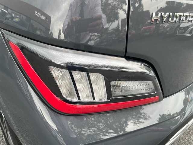 Hyundai KONA 39kWh Premium SUV 5dr Electric Auto (10.5kW Charger) (136 ps)