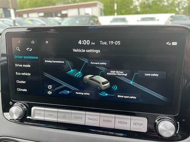 Hyundai KONA 39kWh Premium SUV 5dr Electric Auto (10.5kW Charger) (136 ps)
