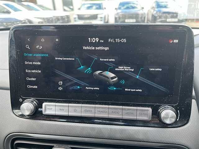 Hyundai KONA 39kWh Premium SUV 5dr Electric Auto (10.5kW Charger) (136 ps)