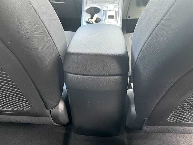 Hyundai KONA 64kWh Premium SUV 5dr Electric Auto (10.5kW Charger) (204 ps)