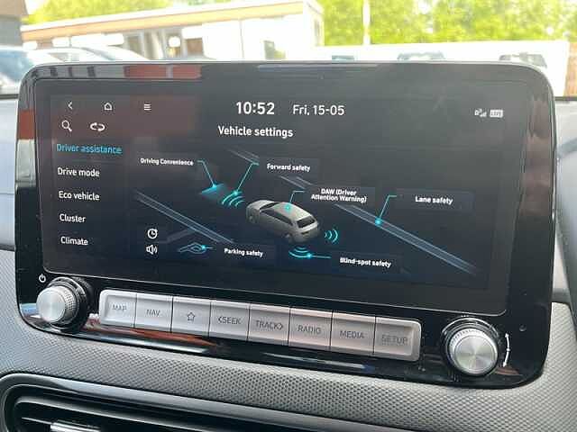 Hyundai KONA 64kWh Premium SUV 5dr Electric Auto (10.5kW Charger) (204 ps)