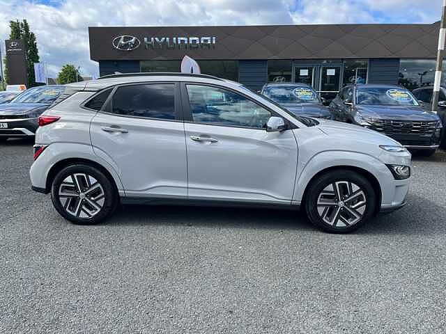 Hyundai KONA 64kWh Premium SUV 5dr Electric Auto (10.5kW Charger) (204 ps)