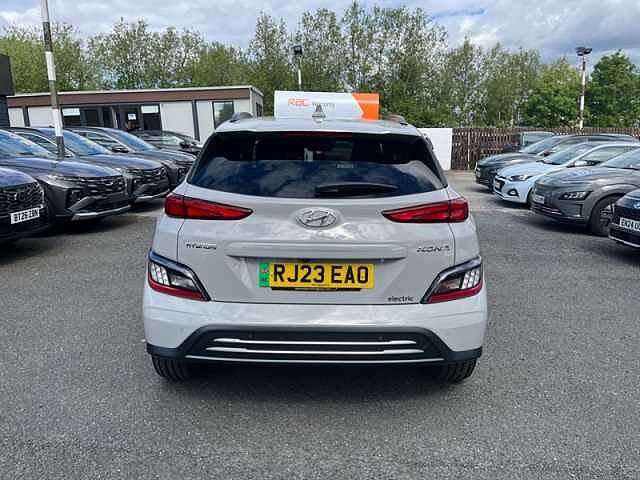 Hyundai KONA 64kWh Premium SUV 5dr Electric Auto (10.5kW Charger) (204 ps)