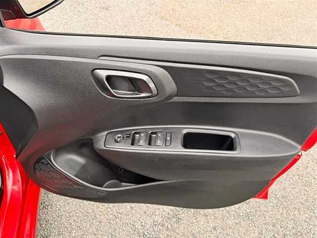 Hyundai I10 1.0 SE Connect Hatchback 5dr Petrol Manual Euro 6 (s/s) (67 ps) Red
