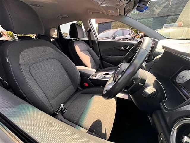 Hyundai KONA 39kWh Premium SUV 5dr Electric Auto (10.5kW Charger) (136 ps)