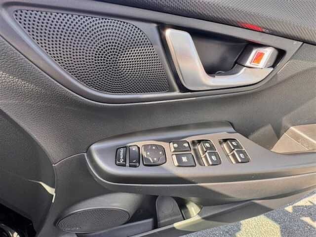 Hyundai KONA 39kWh Premium SUV 5dr Electric Auto (10.5kW Charger) (136 ps)