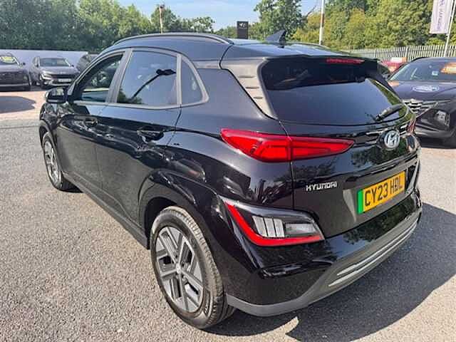 Hyundai KONA 39kWh Premium SUV 5dr Electric Auto (10.5kW Charger) (136 ps)