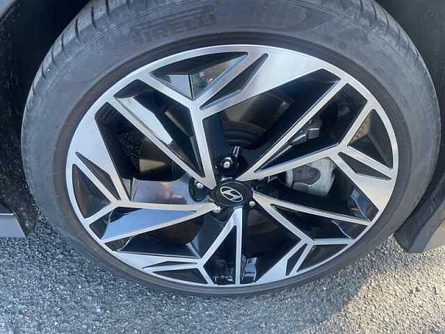 Hyundai IONIQ 6 77.4kWh Premium Saloon 4dr Electric Auto (228 ps)