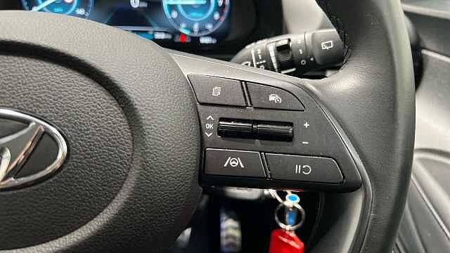 Hyundai BAYON 1.0 T-GDi MHEV SE Connect SUV 5dr Petrol Hybrid DCT Euro 6 (s/s) (100 ps) ATLAS WHITE