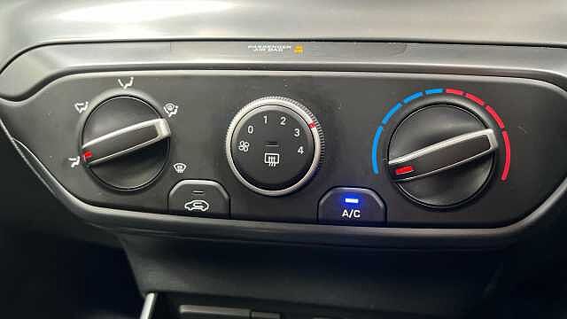 Hyundai BAYON 1.0 T-GDi MHEV SE Connect SUV 5dr Petrol Hybrid DCT Euro 6 (s/s) (100 ps) ATLAS WHITE