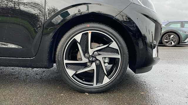 Hyundai I10 1.2 Premium Hatchback 5dr Petrol Manual Euro 6 (s/s) (79 ps) PHANTOM BLACK