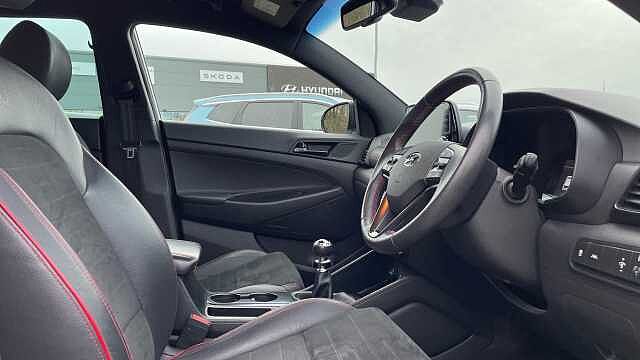 Hyundai TUCSON 1.6 CRDi MHEV N Line SUV 5dr Diesel Hybrid Manual Euro 6 (s/s) (136 ps) Polar White