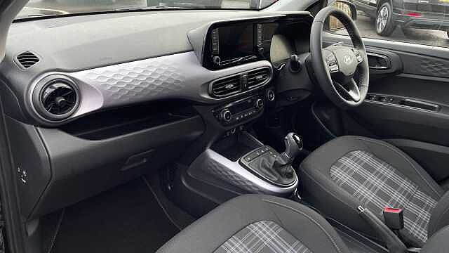 Hyundai I10 1.0 Advance Hatchback 5dr Petrol Auto Euro 6 (s/s) (63 ps) PHANTOM BLACK