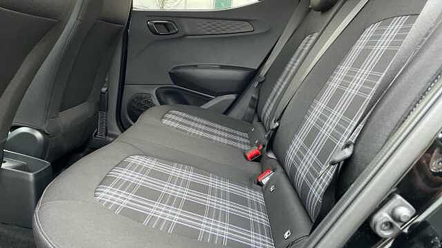 Hyundai I10 1.0 Advance Hatchback 5dr Petrol Auto Euro 6 (s/s) (63 ps) PHANTOM BLACK