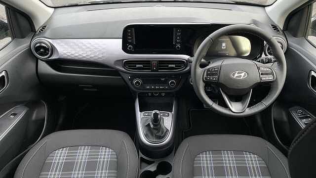 Hyundai I10 1.0 Advance Hatchback 5dr Petrol Auto Euro 6 (s/s) (63 ps) PHANTOM BLACK