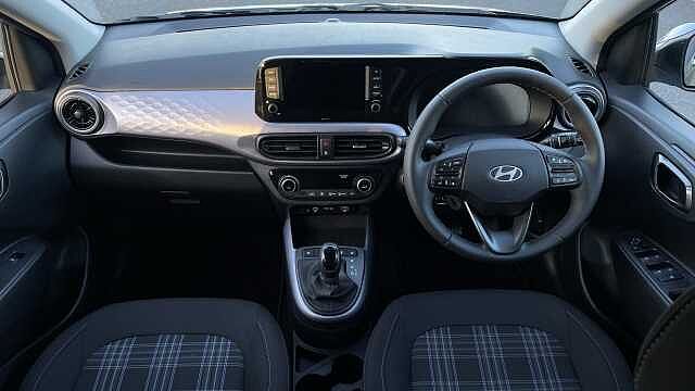 Hyundai i10 1.2 Premium Hatchback 5dr Petrol Auto Euro 6 (s/s) (79 ps)