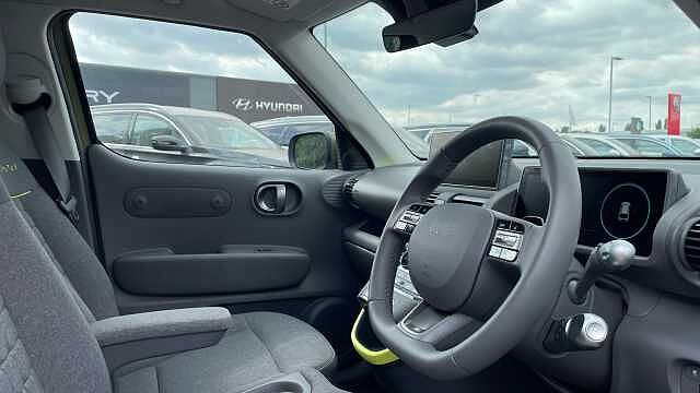 Hyundai INSTER Long Range 49kWh Cross SUV 5dr Electric Auto (115 ps) Amazonas Green