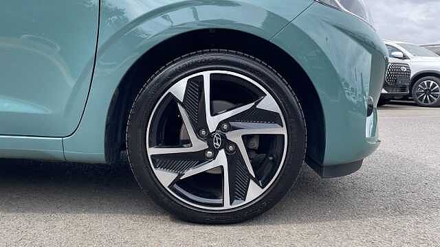 Hyundai i10 1.2 Premium Hatchback 5dr Petrol Manual Euro 6 (s/s) (84 ps)
