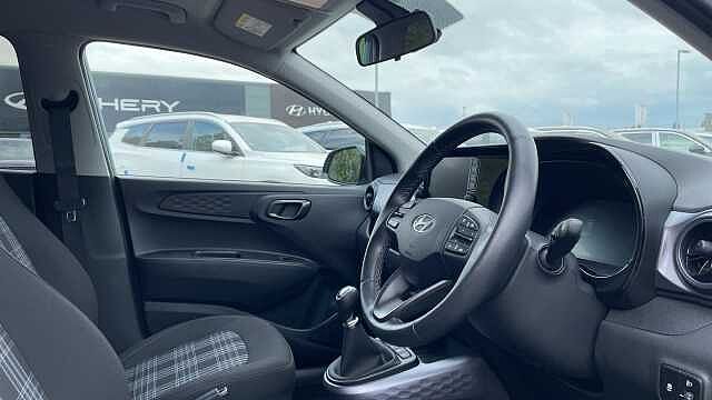 Hyundai i10 1.2 Premium Hatchback 5dr Petrol Manual Euro 6 (s/s) (84 ps)