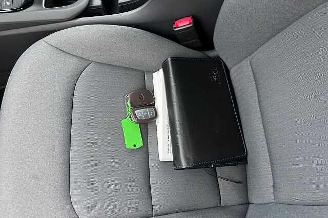 Hyundai IONIQ 1.6 H Gdi Premium Hatchback 5dr Petrol Hybrid Dct Euro 6 (s/s) (141 Ps) Grey