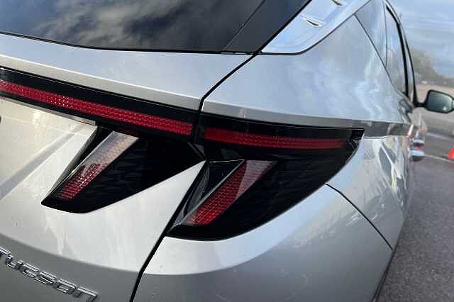 Hyundai TUCSON 1.6 T Gdi Mhev Premium Suv 5dr Petrol Hybrid Dct Euro 6 (s/s) (150 Ps) Shimmering Silver