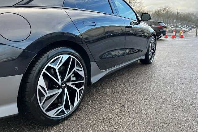 Hyundai Ioniq 6 77.4kwh Ultimate Saloon 4dr Electric Auto Awd (325 Ps)