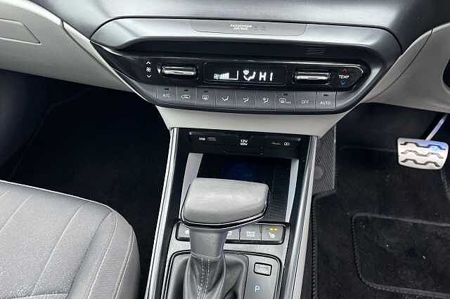 Hyundai BAYON 1.0 T Gdi Mhev Ultimate Suv 5dr Petrol Hybrid Dct Euro 6 (s/s) (100 Ps) Intense Blue/Black