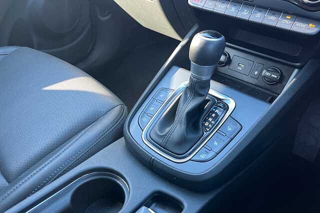 Hyundai KONA 1.6 H Gdi Ultimate Suv 5dr Petrol Hybrid Dct Euro 6 (s/s) (141 Ps) Atlas White