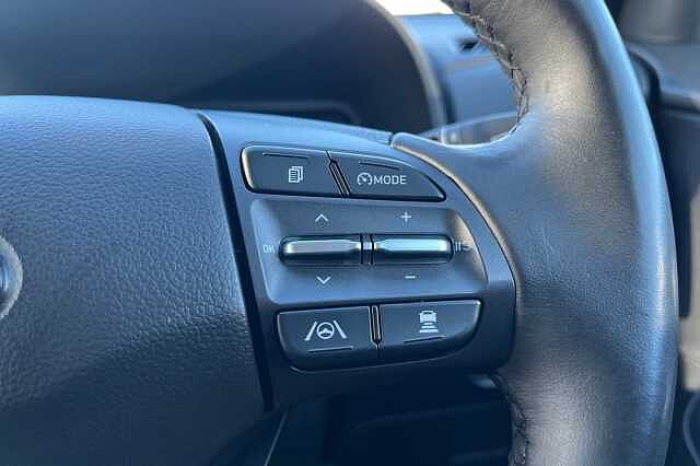 Hyundai KONA 1.6 H Gdi Ultimate Suv 5dr Petrol Hybrid Dct Euro 6 (s/s) (141 Ps) Atlas White