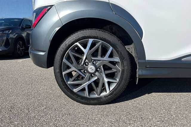 Hyundai KONA 1.6 H Gdi Ultimate Suv 5dr Petrol Hybrid Dct Euro 6 (s/s) (141 Ps) Atlas White