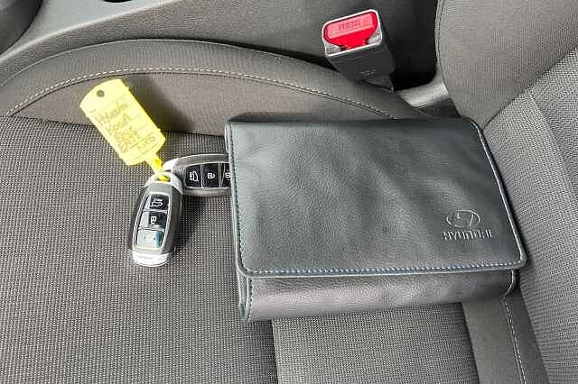 Hyundai KONA 1.6 H Gdi Premium Suv 5dr Petrol Hybrid Dct Euro 6 (s/s) (141 Ps) Surfy Blue