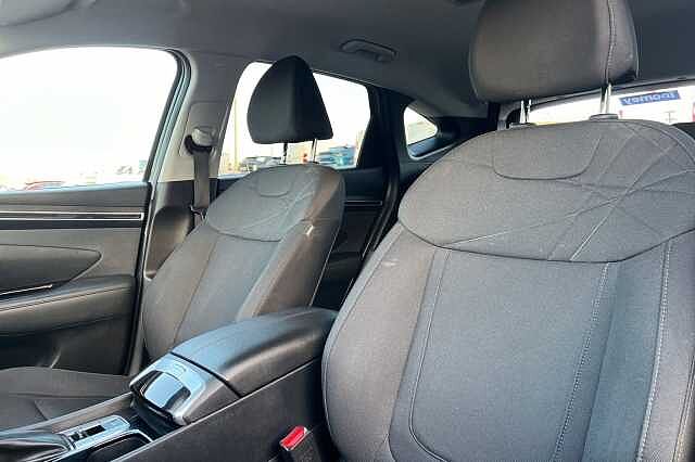 Hyundai TUCSON 1.6 T Gdi Mhev Se Connect Suv 5dr Petrol Hybrid Dct Euro 6 (s/s) (150 Ps) Phantom Black