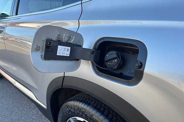 Hyundai SANTA FE 1.6 H T Gdi Ultimate Suv 5dr Petrol Hybrid Auto Euro 6 (s/s) (230 Ps) Typhoon Silver