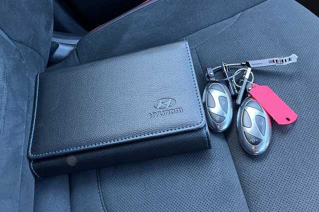 Hyundai TUCSON 1.6 T Gdi N Line S Suv 5dr Petrol Hybrid Auto Euro 6 (s/s) (215 Ps) Serenity White