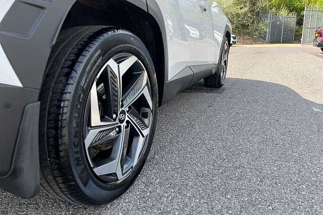 Hyundai TUCSON 1.6 H T Gdi Ultimate Suv 5dr Petrol Hybrid Auto Euro 6 (s/s) (230 Ps) Serenity White