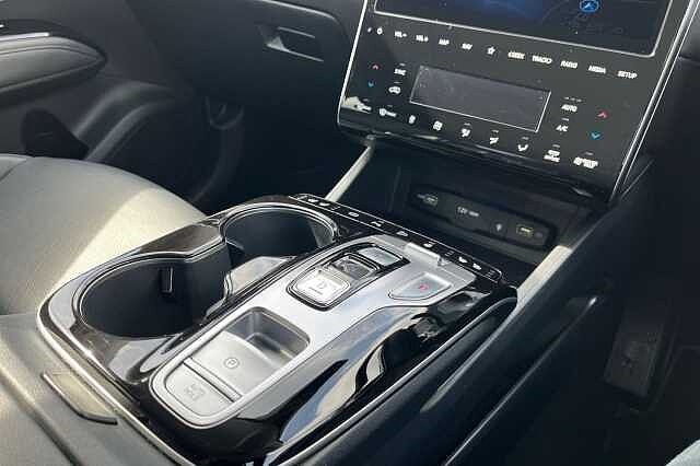 Hyundai TUCSON 1.6 H T Gdi Ultimate Suv 5dr Petrol Hybrid Auto Euro 6 (s/s) (230 Ps) Serenity White