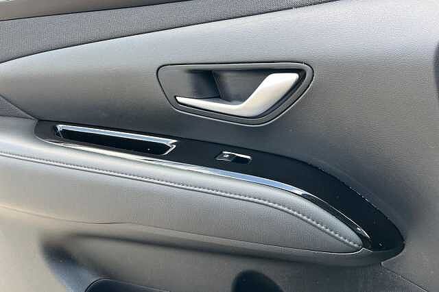 Hyundai TUCSON 1.6 T Gdi Mhev Premium Suv 5dr Petrol Hybrid Dct Euro 6 (s/s) (150 Ps) Phantom Black