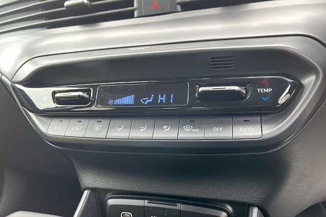 Hyundai BAYON 1.0 T Gdi Premium Suv 5dr Petrol Dct Euro 6 (s/s) (100 Ps) Phantom Black