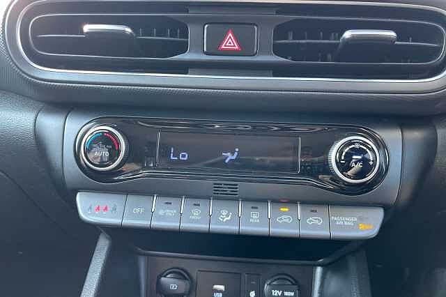 Hyundai KONA 1.6 H Gdi Premium Suv 5dr Petrol Hybrid Dct Euro 6 (s/s) (141 Ps) White