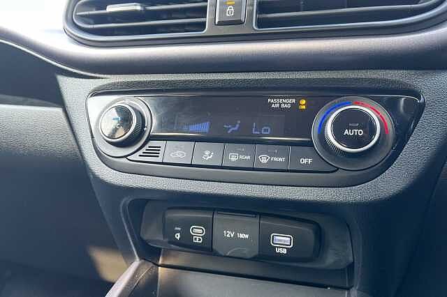 Hyundai I10 1.2 Premium Hatchback 5dr Petrol Auto Euro 6 (s/s) (79 Ps) Meta Blue