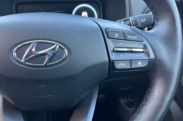 Hyundai KONA 1.6 H Gdi Premium Suv 5dr Petrol Hybrid Dct Euro 6 (s/s) (141 Ps) Atlas White
