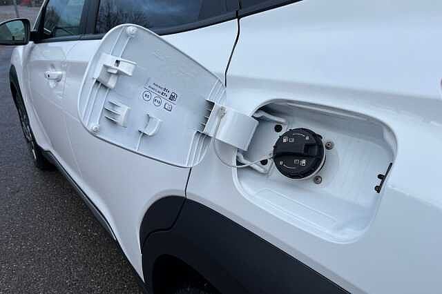 Hyundai KONA 1.6 H Gdi Premium Suv 5dr Petrol Hybrid Dct Euro 6 (s/s) (141 Ps) Atlas White