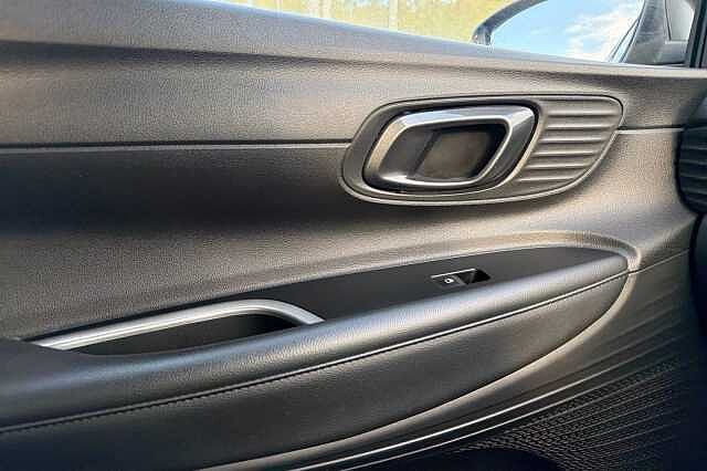 Hyundai Bayon 1.0 T Gdi Mhev Premium Suv 5dr Petrol Hybrid Dct Euro 6 (s/s) (100 Ps)