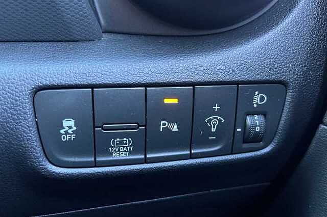 Hyundai KONA 1.6 GDI HYBRID PREMIUM 5DR DCT Black