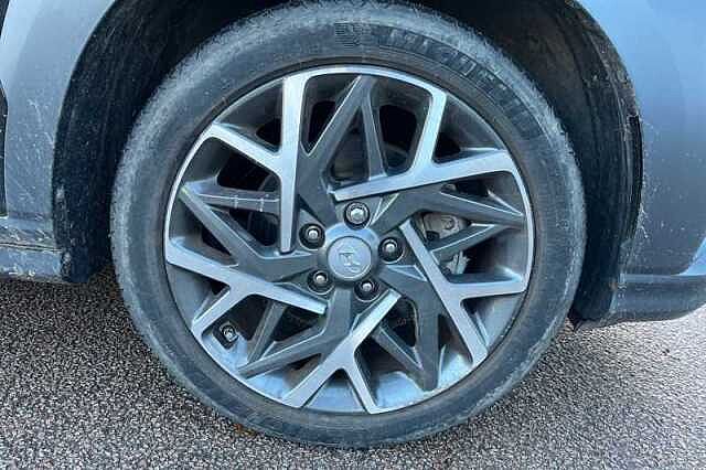 Hyundai KONA 1.6 GDI HYBRID PREMIUM 5DR DCT Black