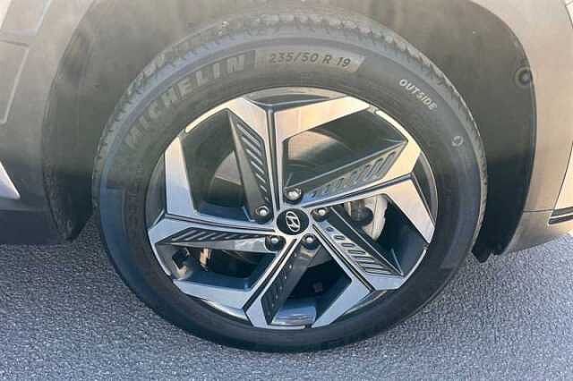 Hyundai TUCSON 1.6 TGDI HYBRID 230 ULTIMATE 5DR 2WD AUTO SHIMMERING SILVER