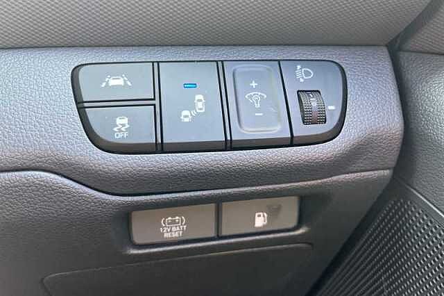 Hyundai IONIQ 1.6 GDI HYBRID PREMIUM SE 5DR DCT