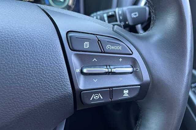 Hyundai KONA 1.6 GDI HYBRID PREMIUM 5DR DCT DIVE BLUE