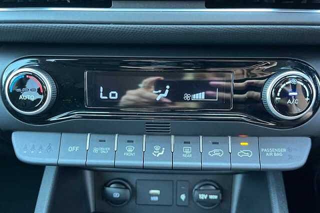 Hyundai KONA 1.6 GDI HYBRID PREMIUM 5DR DCT DIVE BLUE
