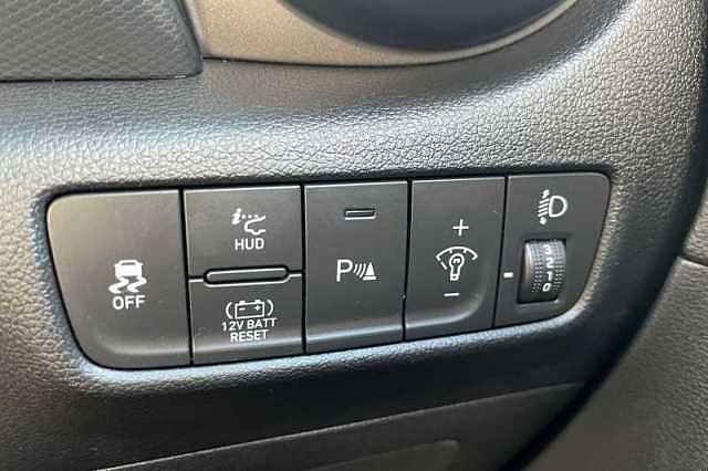 Hyundai KONA 1.6 GDI HYBRID ULTIMATE 5DR DCT ATLAS WHITE